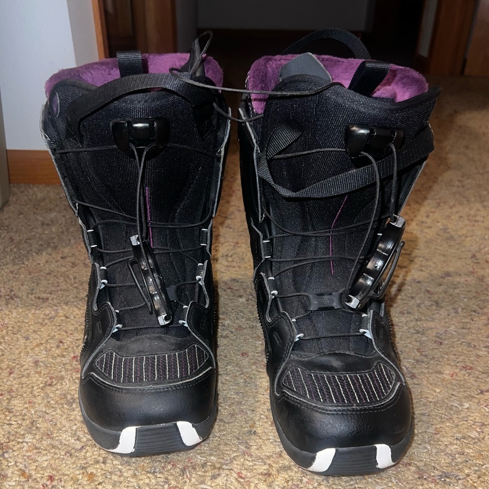 NWOT SNOWBOARD BOOTS